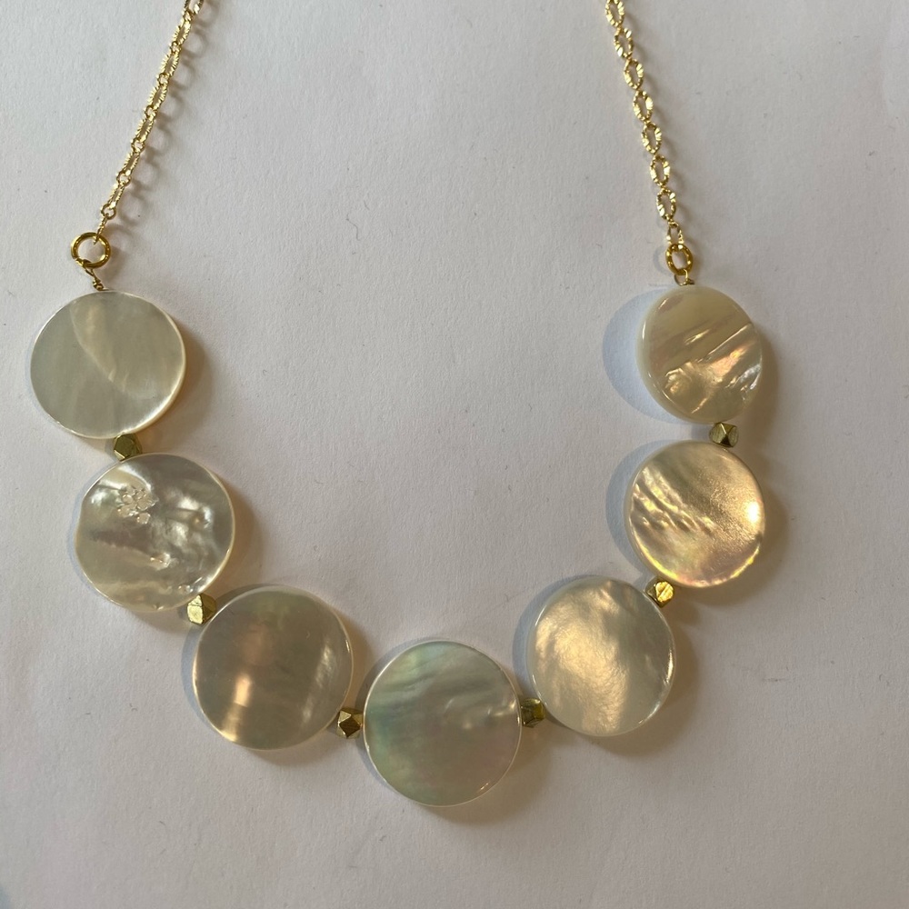 Mother of pearl discs necklace